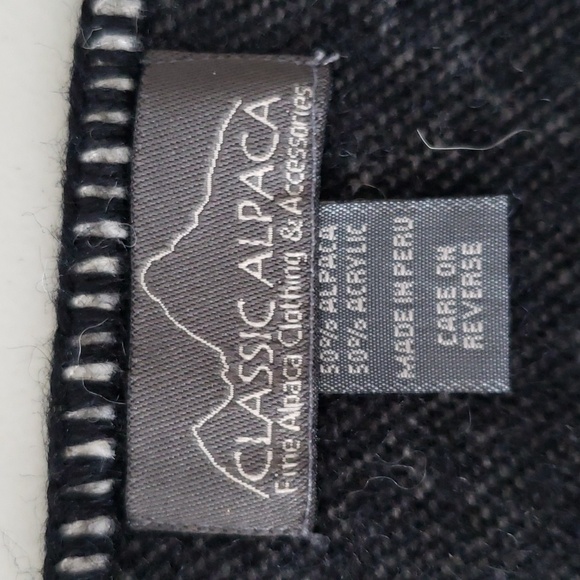 Classic Alpaca Black and White Scarf - Picture 3 of 4